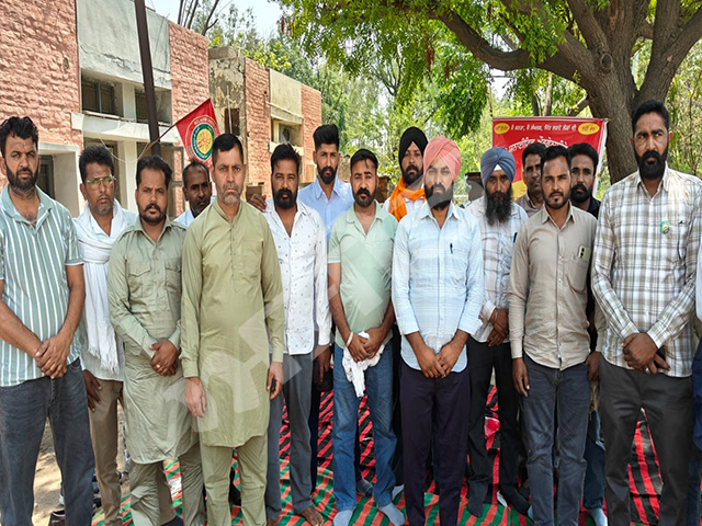 ਮੁਲਾਜ਼ਮ ਯੂਨਾਈਟਡ ਆਰਗੇਨਾਈਜੇਸ਼ਨ ਜਥੇਬੰਦੀ ਵਲੋਂ ਐੱਸ.ਡੀ.ਓ. ਲਾਧੂਕਾ ਦੇ ਖ਼ਿਲਾਫ਼ ਰੋਸ ਪ੍ਰਦਰਸ਼ਨ
