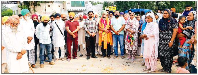  ਬੇਰੁਜ਼ਗਾਰ ਆਗੂ ਸੁਖਵਿੰਦਰ ਸਿੰਘ ਢਿੱਲਵਾਂ ਦਾ ਜੇਲ੍ਹ ਵਿਚੋਂ ਰਿਹਾਅ ਹੋਣ 'ਤੇ ਢਿੱਲਵਾਂ ਵਿਖੇ ਕੀਤਾ ਨਿੱਘਾ ਸਵਾਗਤ 
<br/> 