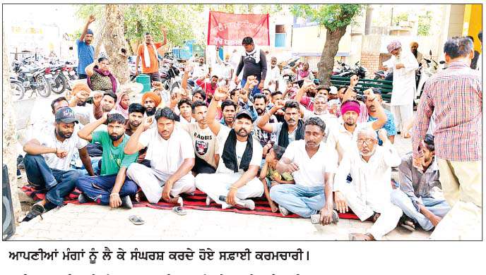  ਸਫ਼ਾਈ ਸੇਵਕਾਂ ਵਲੋਂ ਸ਼ਹਿਰ ਅੰਦਰ ਪੰਜਾਬ ਸਰਕਾਰ ਖ਼ਿਲਾਫ਼ ਕੀਤਾ ਰੋਸ ਮਾਰਚ 
• ਗੂੰਜੇ ਮੁਰਦਾਬਾਦ ਦੇ ਨਾਅਰੇ  