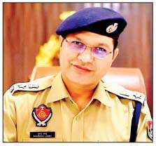  ਨਸ਼ੀਲੇ ਪਦਾਰਥਾਂ ਸਮੇਤ 11 ਵਿਅਕਤੀ ਗਿ੍ਫ਼ਤਾਰ- ਐੱਸ. ਐੱਸ. ਪੀ. ਲਾਂਬਾ
<br/> 