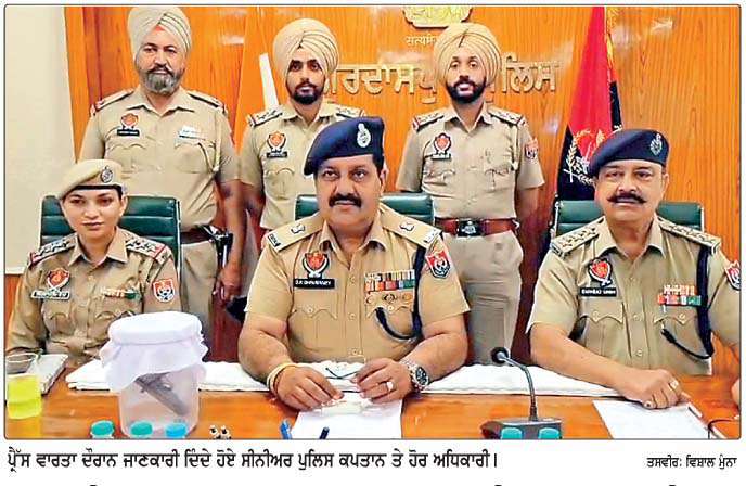  ਘਰ ਦੇ ਬਾਹਰ ਫਾਇਰ ਕਰਨ ਵਾਲੇ 2 ਦੋਸ਼ੀ ਦੇਸੀ ਪਿਸਟਲ, ਮੈਗਜ਼ੀਨ ਤੇ ਜ਼ਿੰਦਾ ਰੌਂਦ ਸਮੇਤ ਗਿ੍ਫ਼ਤਾਰ 