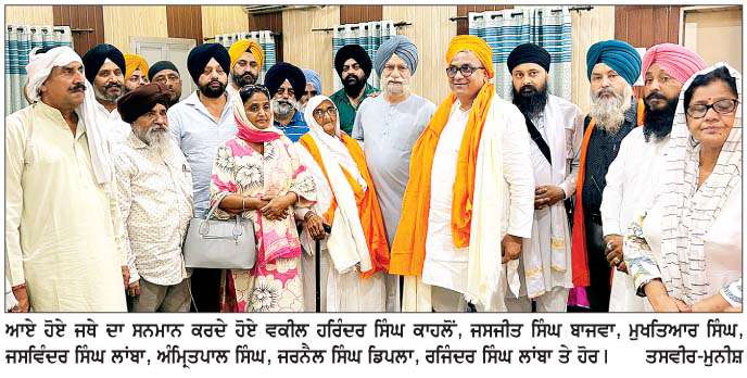  ਸ੍ਰੀ ਦਰਬਾਰ ਸਾਹਿਬ ਤੇ ਹੋਰ ਧਾਰਮਿਕ ਸਥਾਨਾਂ ਦੇ ਦਰਸ਼ਨਾਂ ਲਈ ਜਾ ਰਹੇ ਜਥੇ ਦਾ ਦਕੋਹਾ ਦੇ ਗੁਰੂ 'ਚ ਹੋਇਆ ਨਿੱਘਾ ਸਵਾਗਤ
<br/> 