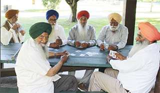  ਪੰਜਾਬੀ ਬਜ਼ੁਰਗਾਂ ਦੀਆਂ ਰੌਣਕਾਂ ਨਾਲ ਸਜਦੇ ਕੈਨੇਡਾ ਦੇ ਪਾਰਕ
