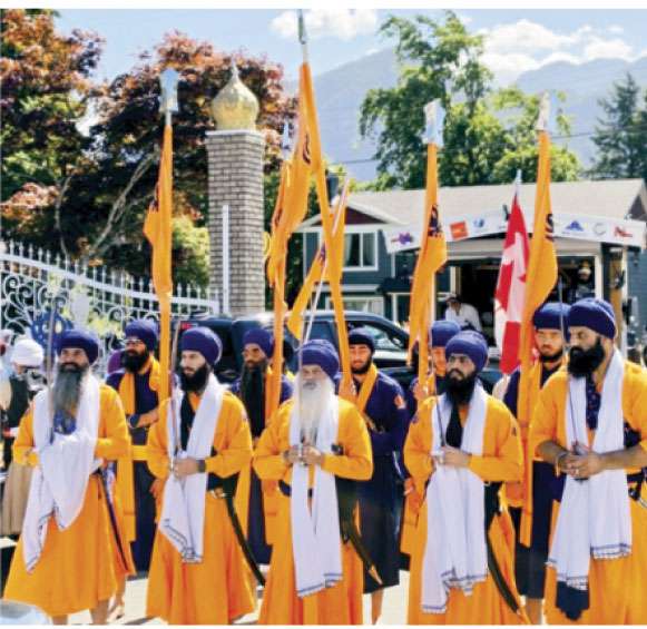 -ਸ੍ਰੀ ਗੁਰੂ ਅਰਜਨ ਦੇਵ ਜੀ ਦੇ ਸ਼ਹੀਦੀ ਦਿਹਾੜੇ ਨੂੰ ਸਮਰਪਿਤ-
 ਸਕੌਮਿਸ  ‘ਚ ਸਜਾਇਆ ਗਿਆ ਨਗਰ ਕੀਰਤਨ  ਵੱਡੀ ਗਿਣਤੀ ਚ  ਸੰਗਤਾਂ ਨੇ ਭਰੀ ਹਾਜ਼ਰੀ
