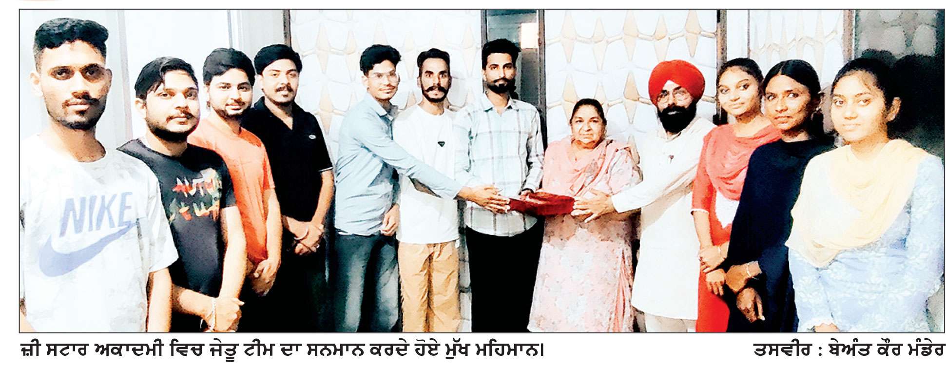 ਗਲੋਬਲ ਸਟਾਰ ਅਕੈਡਮੀ ਰਤੀਆ ’ਚ ਵਿਸ਼ੇਸ਼ ਪ੍ਰਸ਼ਨੋਤਰੀ ਮੁਕਾਬਲਾ ਅਤੇ ਕਵਿਤਾ ਸੈਸ਼ਨ
ਕਵੀ ਮਨਜੀਤ ਸਿੰਘ ਮੂਸਾਖੇੜਾ ਨੇ ਕਵਿਤਾਵਾਂ ਸੁਣਾ ਕੇ ਬੰਨ੍ਹਿਆ ਰੰਗ
