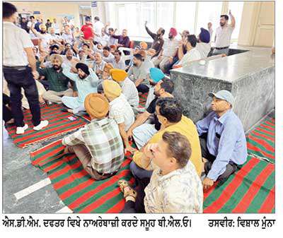 ਬੀ.ਐਲ.ਓ ਨਾਲ ਬਦਸਲੂਕੀ ਦੇ ਰੋਸ ’ਚ ਸਮੁੱਚੀ ਬੀ.ਐਲ.ਓ ਯੂਨੀਅਨ ਵਲੋਂ ਐਸ.ਆਈ.ਆਰ ਦੇ ਬਾਈਕਾਟ ਦਾ ਐਲਾਨ