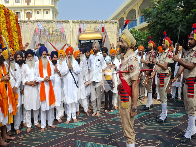 ਸ੍ਰੀ ਮੁਕਤਸਰ ਸਾਹਿਬ ਦੇ ਗੁਰਦੁਆਰਾ ਟੁੱਟੀ ਗੰਢੀ ਸਾਹਿਬ ਤੋਂ ਮੀਰੀ ਪੀਰੀ ਖ਼ਾਲਸਾ ਮਾਰਚ ਦੀ ਰਵਾਨਗੀ