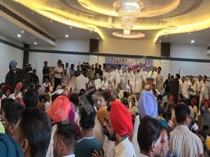 ਬਰਨਾਲਾ ਵਿਖੇ ਕਾਂਗਰਸ ਦੇ ਪ੍ਰੋਗਰਾਮ ਦੌਰਾਨ ਸਾਬਕਾ ਮੁੱਖ ਮੰਤਰੀ ਚਰਨਜੀਤ ਸਿੰਘ ਚੰਨੀ ਦੇ ਨਾਅਰੇ ਲਗਾਉਣ ਸਮੇਂ ਹੋਇਆ ਹੰਗਾਮਾ