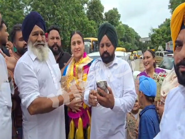 ਰਾਸ਼ਟਰਮੰਡਲ ਖੇਡਾਂ ਵਿਚ ਚਾਂਦੀ ਦਾ ਤਗਮਾ ਹਾਸਿਲ ਕਰਨ ਤੋਂ ਬਾਅਦ ਨਾਭਾ ਪਹੁੰਚਣ 'ਤੇ ਹਰਜਿੰਦਰ ਕੌਰ ਦਾ ਭਰਵਾਂ ਸਵਾਗਤ