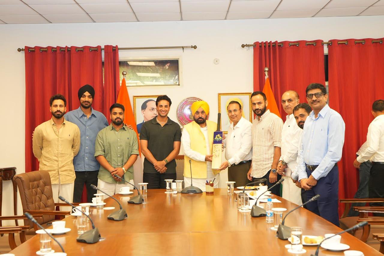 ਮੁੱਖ ਮੰਤਰੀ ਭਗਵੰਤ ਮਾਨ ਨੇ ਕੀਤੀ ਸ਼ੇਰ-ਏ-ਪੰਜਾਬ ਟੀ-20 ਕੱਪ ਦੇ ਖਿਡਾਰੀਆਂ ਨਾਲ ਮੁਲਾਕਾਤ