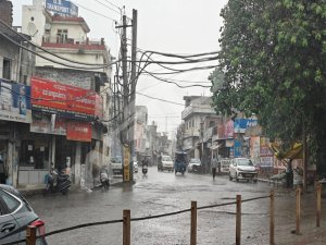 ਜਲੰਧਰ ਚ ਹੋਈ ਬਾਰਿਸ਼ ਨਾਲ ਜਲੰਧਰ ਦਾ ਮੌਸਮ ਹੋਇਆ ਠੰਡਾ