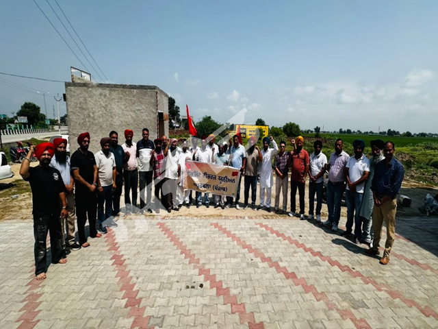 ਮੰਗਾਂ ਨੂੰ ਲੈ ਕੇ ਸੈਂਕੜੇ ਅਧਿਆਪਕ ਨਾਅਰੇਬਾਜ਼ੀ ਕਰਦੇ ਹੋਏ ਸੰਗਰੂਰ ਲਈ ਰਵਾਨਾ