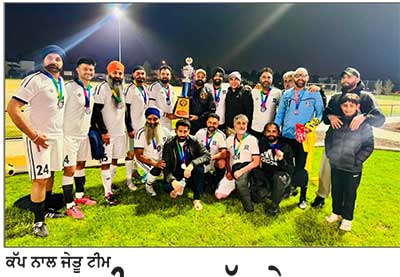 ਕੱਪ ਨਾਲ ਜੇਤੂ ਟੀਮ
ਬਲੂ-ਈਗਲ ਕਲੱਬ ਨੇ 2026 ਵਿਕਟੋਰੀਆ ਪੰਜਾਬੀ ਫੁੱਟਬਾਲ ਚੈਂਪੀਅਨਸ਼ਿਪ ਜਿੱਤੀ