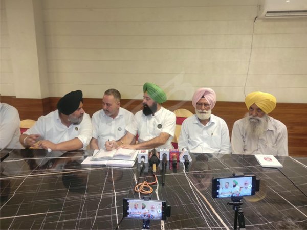 ਚੰਡੀਗੜ੍ਹ ਮੁਹਾਲੀ ਸਰਹੱਦ 'ਤੇ ਲੱਗੇ ਕਿਸਾਨੀ ਮੋਰਚੇ ਦੇ ਤੀਜੇ ਦਿਨ ਮੀਟਿੰਗ ਕਰਕੇ ਅਗਲੀ ਰਣਨੀਤੀ ਤਿਆਰ