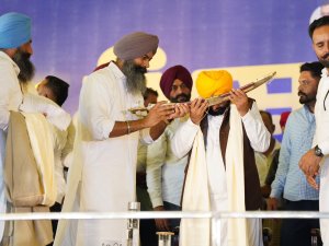 ਗੁਰਪ੍ਰੀਤ ਸਿੰਘ ਸੇਖੋਂ ਆਪਣੇ ਸੈਂਕੜੇ ਸਾਥੀਆਂ ਸਮੇਤ 'ਆਪ' 'ਚ ਹੋਏ ਸ਼ਾਮਿਲ