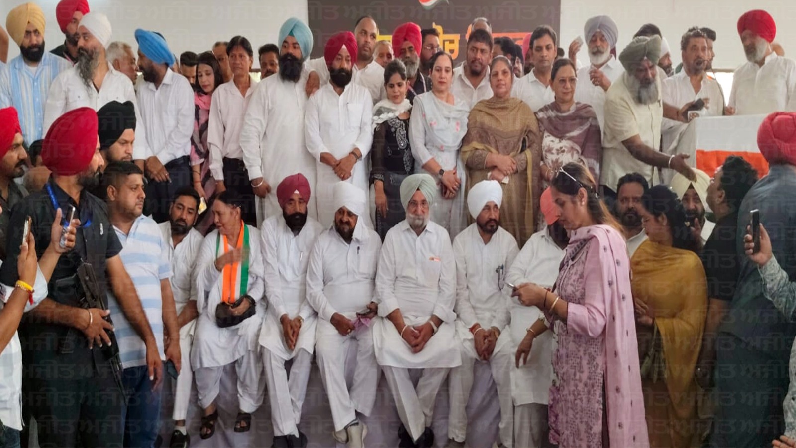 ਜਾਤੀਵਾਦ ਨੂੰ ਲੈ ਕੇ ਰਾਹੁਲ ਗਾਂਧੀ ਖ਼ਿਲਾਫ਼ ਦਰਜ ਕੀਤੀ ਐੱਫਆਈਆਰ ਦੇ ਸੰਬੰਧ ’ਚ ਕਾਂਗਰਸ ਦਾ ਰੋਸ ਪ੍ਰਦਰਸ਼ਨ