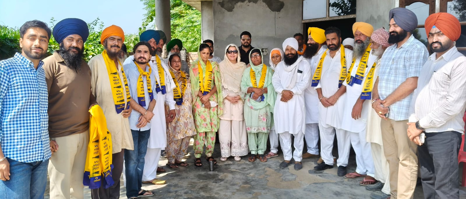 ਮੁੱਖ ਮੰਤਰੀ ਭਗਵੰਤ ਮਾਨ ਦੀਆਂ ਨੀਤੀਆਂ ਤੋਂ ਪ੍ਰਭਾਵਿਤ ਹੋ ਕੇ 10 ਪਰਿਵਾਰ ‘ਆਪ’ 'ਚ ਹੋਏ ਸ਼ਾਮਿਲ