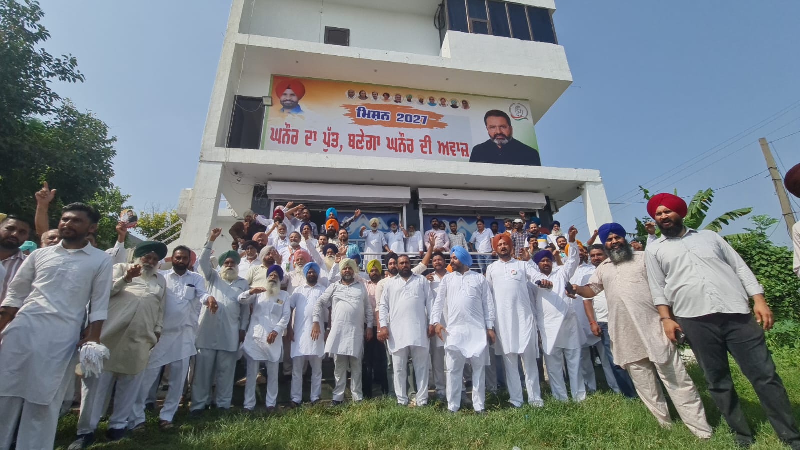 ਕਾਂਗਰਸ ਪਾਰਟੀ ਦੇ ਸੰਭਾਵੀ ਉਮੀਦਵਾਰ ਐਡਵੋਕੇਟ ਕਰਮਜੀਤ ਸਿੰਘ ਦੀ ਅਗਵਾਈ ’ਚ ਚੰਡੀਗੜ੍ਹ ਨੂੰ ਕਾਫ਼ਲਾ ਹੋਇਆ ਰਵਾਨਾ