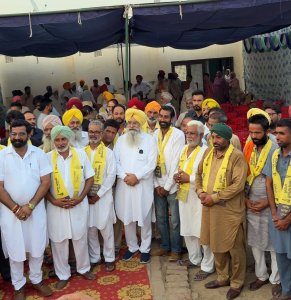 ਸ਼੍ਰੋਮਣੀ ਅਕਾਲੀ ਦਲ (ਬ) ਨੂੰ ਛੱਡ ਕੇ 40 ਪਰਿਵਾਰ 'ਆਪ’ ਵਿਚ ਹੋਏ ਸ਼ਾਮਿਲ