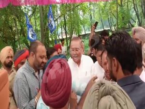 ਡਾ: ਅੰਬੇਡਕਰ ਦੇ ਬੁੱਤ ਦੀ ਭੰਨ੍ਹ-ਤੋੜ ਵਾਲੇ ਮਾਮਲੇ 'ਚ ਧਰਨੇ ਦੌਰਾਨ ਬਸਪਾ ਤੇ ਭਾਜਪਾ ਆਗੂ ਹੋਏ ਹੱਥੋਪਾਈ