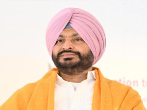 ਰਵਨੀਤ ਬਿੱਟੂ ਵਲੋਂ ਡਿਊਟੀ  ਚ ਕਥਿਤ ਲਾਪਰਵਾਹੀ ਵਰਤਣ ਵਾਲੇ ਆਈ.ਪੀ.ਐਸ.  ਅਧਿਕਾਰੀਆਂ ਖ਼ਿਲਾਫ਼ ਪ੍ਰਧਾਨ ਮੰਤਰੀ ਅਤੇ ਗ੍ਰਹਿ ਮੰਤਰੀ ਨੂੰ ਰਿਪੋਰਟ ਸੌਂਪਣ ਦਾ ਐਲਾਨ