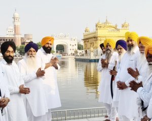 ਕੰਵਲਪ੍ਰੀਤ ਸਿੰਘ ਕਾਕੀ ਨੇ ਹਲਕਾ ਇੰਚਾਰਜ ਕਾਦੀਆਂ ਬਣਨ ਉਪਰੰਤ ਸ੍ਰੀ ਦਰਬਾਰ ਸਾਹਿਬ ਵਿਖੇ ਨਤਮਸਤਕ ਹੋ ਕੇ ਕੀਤਾ ਸ਼ੁਕਰਾਨਾ