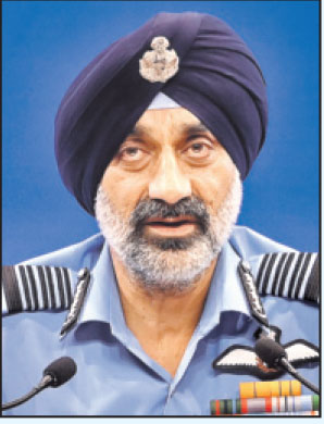 ਹਵਾਈ ਸੈਨਾ ਦੇ ਲੜਾਕੂ ਜਹਾਜ਼ਾਂ ਦੀ ਗਿਣਤੀ ਵਧਾਉਣ ਦੀ ਲੋੜ-ਏਅਰ ਚੀਫ਼ ਮਾਰਸ਼ਲ
ਕੈਪਟਨ ਸਮਿਤ ਦੀ ਕੀਤੀ ਸ਼ਲਾਘਾ