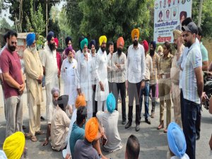 ਬਿਜਲੀ ਸਪਲਾਈ ਤੋਂ ਖਫ਼ਾ ਕਈ ਪਿੰਡਾਂ ਦੇ ਕਿਸਾਨਾਂ ਵਲੋਂ ਅਮਰਗੜ੍ਹ ਗ੍ਰਿਡ ਅੱਗੇ ਧਰਨਾ