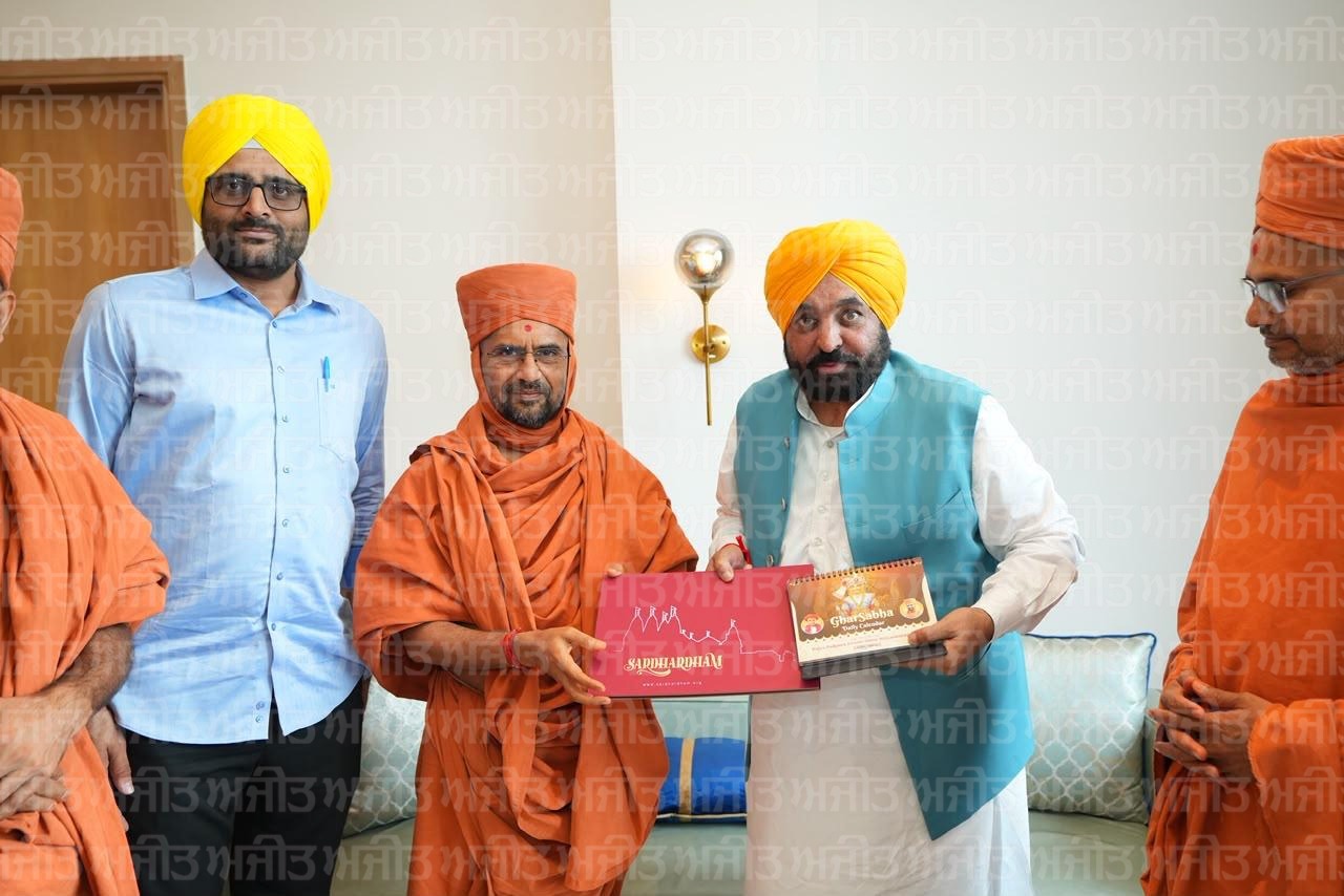 ਮਹੰਤ ਪਰਮ ਪੂਜਯ ਸ਼੍ਰੀ ਨਿਤਿਆਸਵਰੂਪਦਾਸ ਸਵਾਮੀ ਜੀ ਨੇ ਸ਼੍ਰੀ ਦਰਬਾਰ ਸਾਹਿਬ ਅੰਮ੍ਰਿਤਸਰ ਦੇ ਦਰਸ਼ਨ ਕੀਤੇ