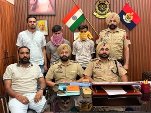 ਸਰਹੱਦ ਪਾਰੋਂ ਫਿਰੌਤੀ ਅਤੇ ਜਾਨੋਂ ਮਾਰਨ ਦੀਆਂ ਧਮਕੀਆਂ ਦੇ ਨੈੱਟਵਰਕ ਦਾ ਪਰਦਾਫਾਸ਼, ਦੋ ਗ੍ਰਿਫ਼ਤਾਰ, ਇਕ ਨਾਬਾਲਗ ਹਿਰਾਸਤ 'ਚ ਲਿਆ