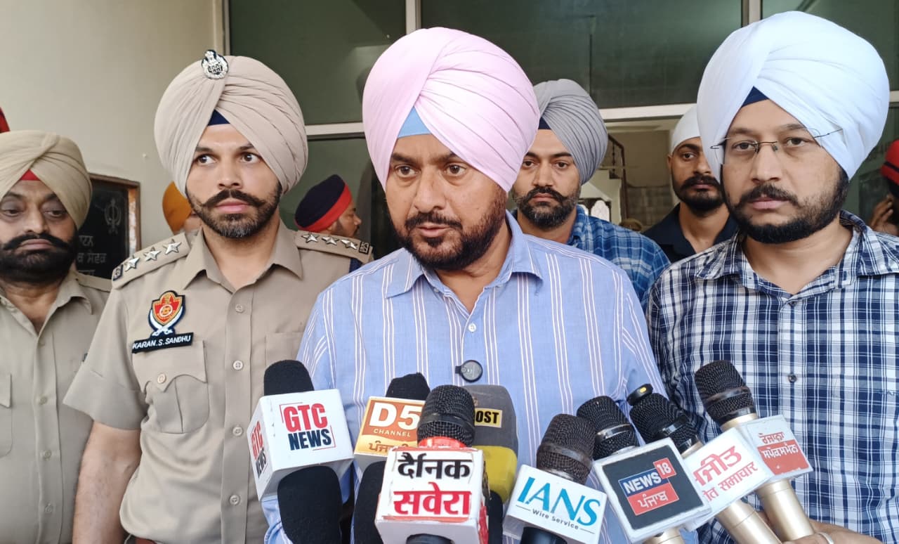ਪੰਜਾਬ ਸਰਕਾਰ ਵਲੋਂ ਬਣਾਈ ਗਈ ਵਿਸ਼ੇਸ਼ ਜਾਂਚ ਟੀਮ ਵਲੋਂ ਜਬਰ ਜ਼ਨਾਹ ਪੀੜਿਤਾ ਬਹਿਰੀਨ ਵਾਲੀ ਬੀਬੀ ਨਾਲ ਤਖਤ ਸ੍ਰੀ ਕੇਸਗੜ੍ਹ ਸਾਹਿਬ ਕੰਪਲੈਕਸ ਦੀਆਂ ਵੱਖ ਵੱਖ ਥਾਵਾਂ ਦਾ ਕੀਤਾ ਦੌਰਾ