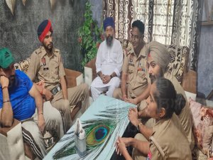 ਪੁਲਿਸ ਵੱਲੋਂ ਅਕਾਲੀ ਦਲ ਵਾਰਿਸ ਪੰਜਾਬ ਦੇ ਪੰਜ ਆਗੂ ਘਰਾਂ ਵਿਚ ਨਜ਼ਰਬੰਦ