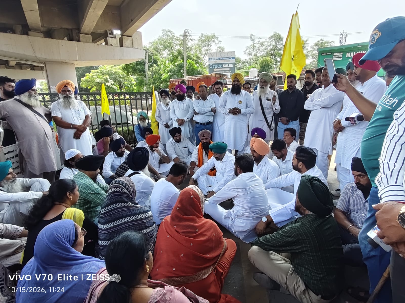 ਜਥੇਬੰਦੀਆਂ ਨੇ ਬਰਨਾਲਾ ਕਚਹਿਰੀ ਚੌਂਕ ਕੀਤਾ ਪੂਰੀ ਤਰ੍ਹਾਂ ਜਾਮ