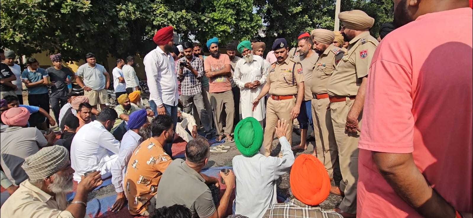 ਪੁਲਿਸ ਨੇ ਖੁੱਲ੍ਹਵਾਇਆ ਬੰਦ ਜਗਰਾਉੰ -ਰਾਏਕੋਟ ਰੋਡ