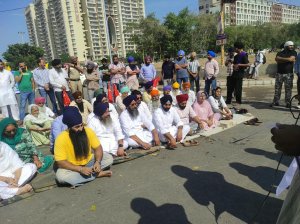 ਪੰਜਾਬ ਬੰਦ ਦੇ ਸੱਦੇ ਤਹਿਤ ਐਸ ਏ ਐਸ ਨਗਰ ਦੇ ਫੇਜ ਸੱਤ ਅਤੇ ਗੁਰਦੁਆਰਾ ਸਿੰਘ ਸ਼ਹੀਦਾਂ ਸਾਹਮਣੇ ਏਅਰਪੋਰਟ ਰੋਡ ਤੇ ਵੱਖ-ਵੱਖ ਜਥੇਬੰਦੀਆਂ ਦੇ ਆਗੂਆਂ ਵੱਲੋਂ ਲਗਾਇਆ ਜਾਮ
