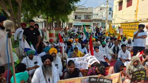 ਪਰਵਿੰਦਰ ਸਿੰਘ ਝੋਟੇ ਦੇ ਕਤਲ ਦੇ ਰੋਸ ਵਜੋਂ ਡਿਪਟੀ ਕਮਿਸ਼ਨਰ ਦਫਤਰ ਅੱਗੇ ਵੱਖ-ਵੱਖ ਜਥੇਬੰਦੀਆਂ ਵੱਲੋਂ ਧਰਨਾ