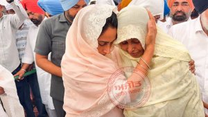 ਪਰਵਿੰਦਰ ਝੋਟਾ ਦੇ ਪਰਿਵਾਰ ਨਾਲ ਦੁੱਖ ਸਾਂਝਾ ਕਰਨ ਪੁੱਜੇ ਬੀਬਾ ਹਰਸਿਮਰਤ ਕੌਰ ਬਾਦਲ
