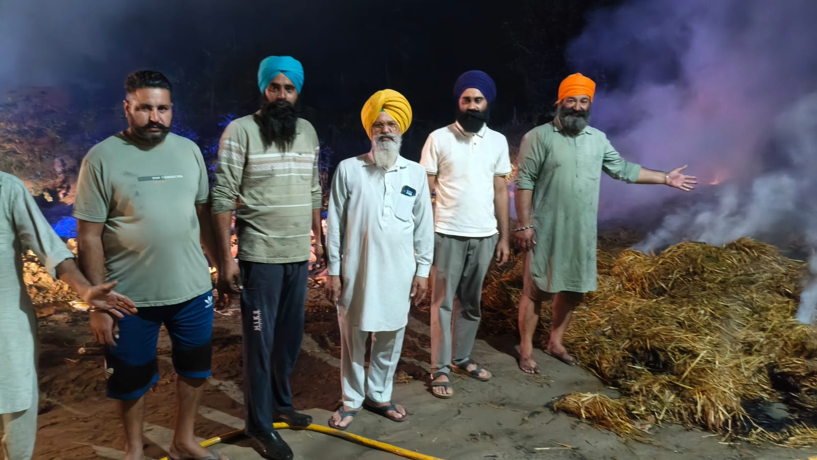 ਕਸਬਾ ਚੋਗਾਵਾਂ 'ਚ ਗੱਠਾਂ ਵਾਲੀ ਟਰਾਲੀ ਨੂੰ ਅੱਗ ਲੱਗਣ ਕਾਰਨ ਮਚੀ ਅਫ਼ਰਾ-ਤਫ਼ਰੀ