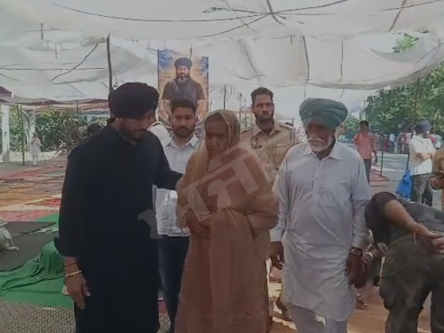 ਪਰਵਿੰਦਰ ਝੋਟਾ ਦੇ ਚੱਲ ਰਹੇ ਇਨਸਾਫ਼ ਮੋਰਚੇ ਵਿਚ ਪੰਜਾਬੀ ਗਾਇਕ ਆਰ ਨੇਤ ਵੀ ਆਪਣੇ ਮਾਤਾ-ਪਿਤਾ ਨਾਲ ਹੋਇਆ ਸ਼ਾਮਿਲ