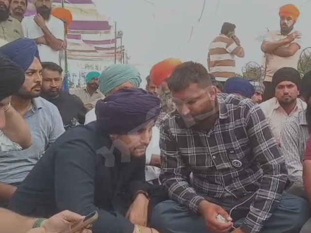 ਪਰਵਿੰਦਰ ਝੋਟਾ ਦੇ ਚੱਲ ਰਹੇ ਇਨਸਾਫ਼ ਮੋਰਚੇ ਵਿਚ ਪੰਜਾਬੀ ਗਾਇਕ ਆਰ ਨੇਤ ਵੀ ਆਪਣੇ ਮਾਤਾ-ਪਿਤਾ ਨਾਲ ਹੋਇਆ ਸ਼ਾਮਿਲ