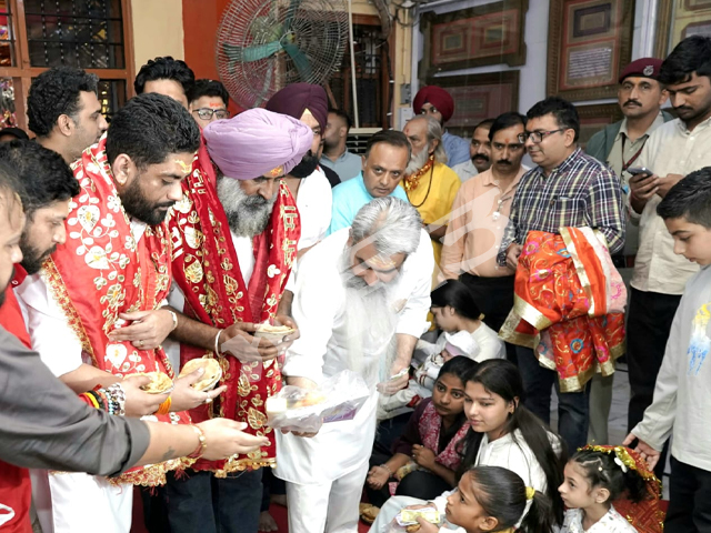 ਅਸ਼ਟਮੀ ਮੌਕੇ ਪਰਗਟ ਸਿੰਘ ਸ੍ਰੀ ਮਾਤਾ ਚਿੰਤਪੂਰਨੀ ਦਰਬਾਰ ਵਿਖੇ ਹੋਏ ਨਤਮਸਤਕ