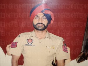 ਡੀ.ਸੀ. ਦੇ ਗੰਨਮੈਨ ਵਲੋਂ ਪਰਿਵਾਰਕ ਮੈਂਬਰਾਂ ਤੇ ਗੋਲੀ ਚਲਾਈ, ਖੁਦ ਕੀਤੀ ਖੁਦਕੁਸ਼ੀ