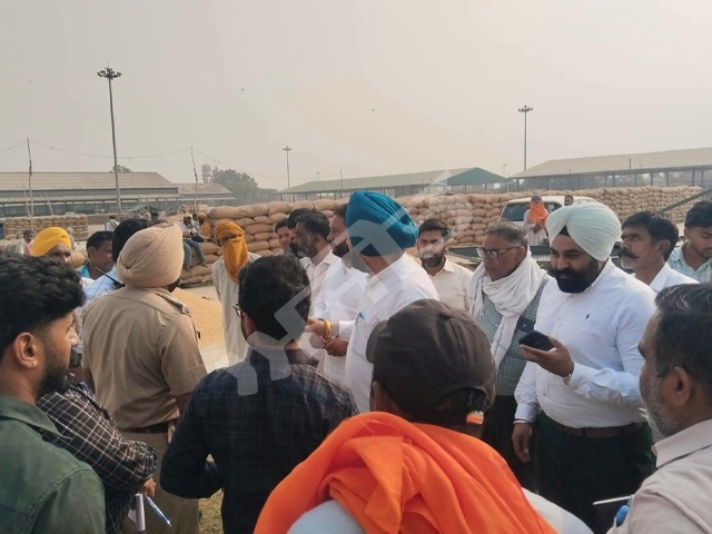ਵਿਧਾਇਕ ਫੌਜਾ ਸਿੰਘ ਸਰਾਰੀ ਅਤੇ ਜ਼ਿਲ੍ਹਾ ਮੰਡੀ ਅਫ਼ਸਰ ਵਲੋਂ ਗੁਰੂ ਹਰ ਸਹਾਏ ਦੀ ਮੁੱਖ ਅਨਾਜ ਮੰਡੀ ਦਾ ਦੌਰਾ