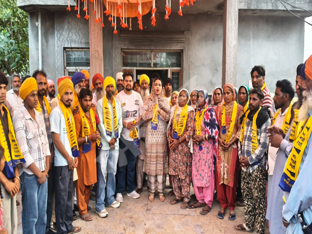 ਮੁੱਖ ਮੰਤਰੀ ਭਗਵੰਤ ਸਿੰਘ ਮਾਨ ਦੀਆਂ ਨੀਤੀਆਂ ਤੋਂ ਪ੍ਰਭਾਵਿਤ ਹੋ ਕੇ 30 ਪਰਿਵਾਰ ਆਪ ' ਚ ਸ਼ਾਮਿਲ
