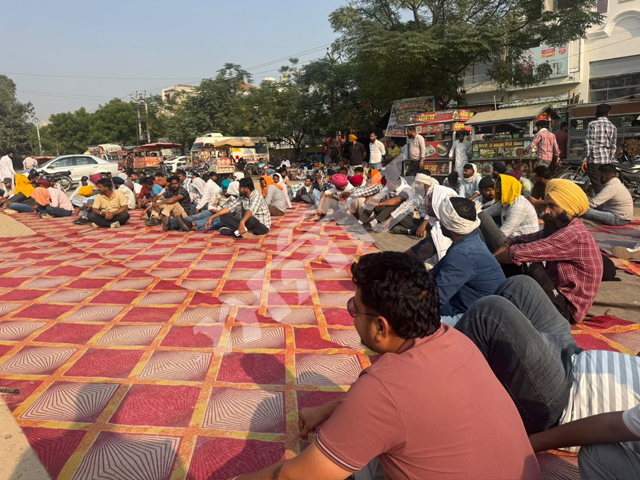 ਜ਼ੁਬਾਨੀ ਭਰੋਸਿਆਂ ਤੋਂ ਅੱਕੇ ਮੀਟਰ ਰੀਡਰਾਂ ਨੇ ਲਾਇਆ ਪੱਕਾ ਮੋਰਚਾ