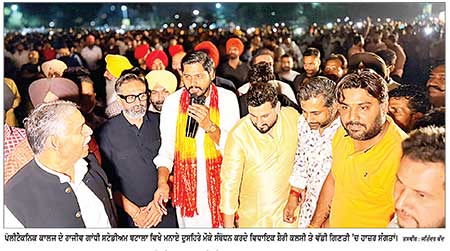 ਬਟਾਲਾ ’ਚ ਵੱਖ-ਵੱਖ ਥਾਈਂ ਦੁਸਹਿਰੇ ਦਾ ਤਿਉਹਾਰ ਉਤਸ਼ਾਹ ਨਾਲ ਮਨਾਇਆ
ਬਟਾਲਾ ਦੀ ਪੋਲੀਟੈਕਨਿਕ ਕਾਲਜ ਦੀ ਗਰਾਊਂਡ ’ਚ ਮਨਾਏ ਦੁਸਹਿਰਾ ਮੌਕੇ ਵੱਡੀ ਗਿਣਤੀ ’ਚ ਲੋਕ ਪਹੁੰਚੇ