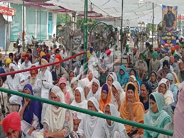 ਪਰਵਿੰਦਰ ਝੋਟਾ ਹੱਤਿਆ ਮਾਮਲੇ ’ਚ ਇਨਸਾਫ਼ ਲੈਣ ਲਈ ਧਰਨਾ 10ਵੇਂ ਦਿਨ ’ਚ ਦਾਖ਼ਲ