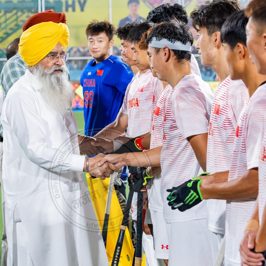 ਜਲੰਧਰ ਵਿਖੇ ਭਾਰਤ-ਚੀਨ ਹਾਕੀ ਮੈਚ ਤੋਂ ਪਹਿਲਾਂ ਖਿਡਾਰੀਆਂ ਨਾਲ ਮਿਲੇ ਮੰਤਰੀ ਗੁਰਮੀਤ ਸਿੰਘ ਖੁੱਡੀਆਂ