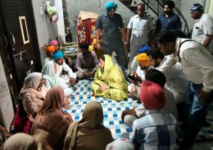 ਹਰਸਿਮਰਤ ਕੌਰ ਬਾਦਲ ਨੇ ਦਲਜੀਤ ਸਿੰਘ ਦੇ ਪਰਿਵਾਰ ਨਾਲ ਭੰਮੇ ਕਲਾਂ ਵਿਖੇ ਹਮਦਰਦੀ ਜ਼ਾਹਿਰ ਕੀਤੀ